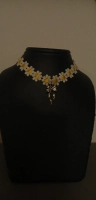 Choker handmade cu flori și fundă – accesoriu delicat|en|Chocker with flowers and bow