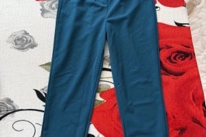 Vând rochițe de vară și pantaloni ocazie 