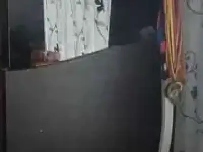 Mobilă neagră cu spațiu de depozitare – ideală living / dormitor
