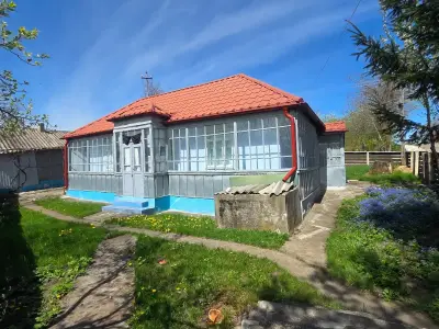 Casă cu teren 2000 mp în Miorcani, Botoșani – mobilată, dependințe, acces asfalt