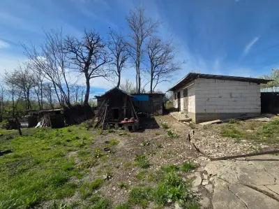 Casă cu teren 2000 mp în Miorcani, Botoșani – mobilată, dependințe, acces asfalt