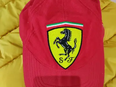 Șapcă Ferrari originală – mărime universală, stil sport