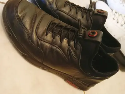 Papuci din piele mărimea 40, ca noi