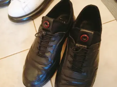 Papuci din piele mărimea 40, ca noi