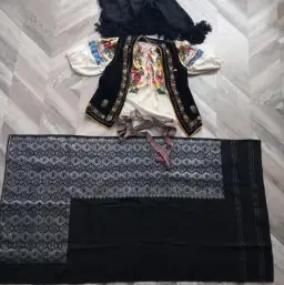 Costum popular autentic 