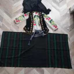 Costum popular autentic 