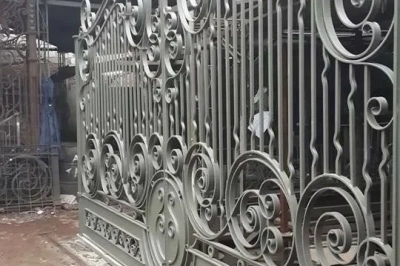 Porți și garduri din fier forjat – modele premium | Execuție la comandă